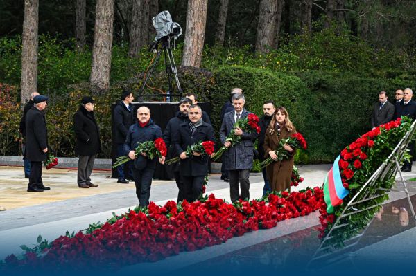 “Azərpoçt” MMC-nin kollektivi Ulu Öndərin məzarını ziyarət edib