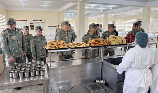 Defense Ministry leadership meets personnel serving in liberated territories