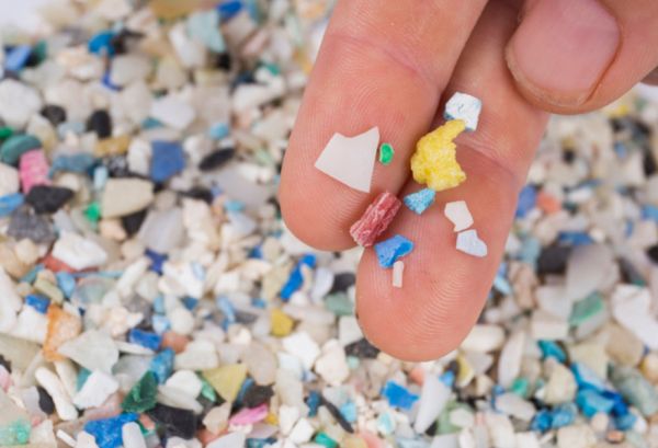 Mikroplastik hər yerdədir: Alimlər insan sağlamlığı üçün gizli təhlükə barədə xəbərdarlıq edir - Hesabat