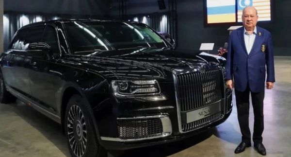 Putinin məşhur avtomobili sultanın sarayında