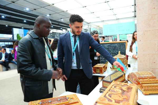 “Mikro sənətdən memarlığa” adlı tematik sərgi keçirilib