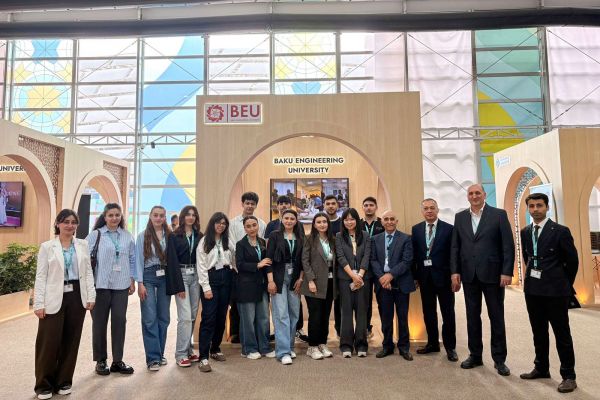 Azərbaycan universitetləri WUF13 çərçivəsində innovativ layihələrini nümayiş etdirirlər - FOTOLAR