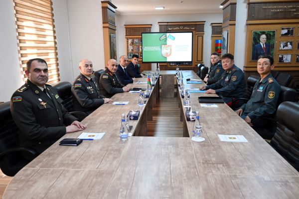 Kazakh delegation visits Azerbaijan