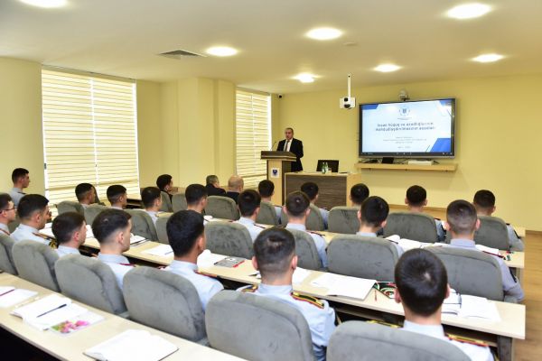 Polis Akademiyasında insan hüquqları mövzusunda mühazirə keçirilib
