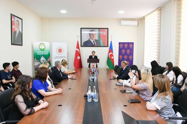 Gəncədə Türkiyədə keçirilən “Milli Ailə Həftəsi” çərçivəsində dəyirmi masa təşkil olunub