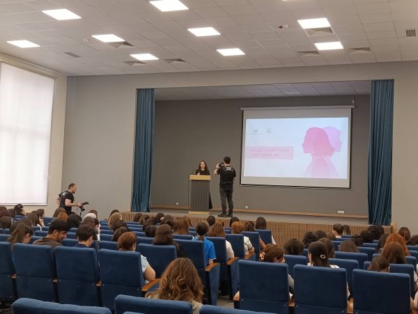 Xankəndidə “Güclü cəmiyyətin zərif simaları” layihəsi çərçivəsində görüş keçirilib
