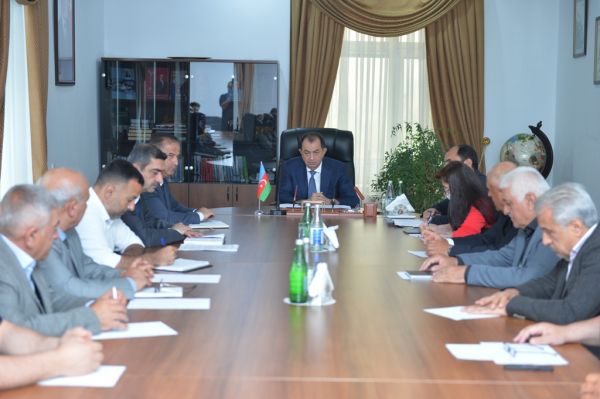 Lənkəranda kənd təsərrüfatı məsələlərinə həsr olunan müşavirə keçirilib