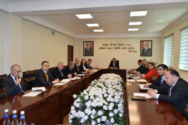 Yasamal Rayon İcra Hakimiyyətində başçı sakinləri qəbul edib