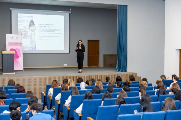Xankəndidə “Güclü cəmiyyətin zərif simaları” layihəsi çərçivəsində görüş keçirilib