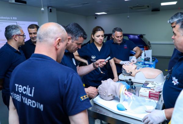 Təcili tibbi yardım əməkdaşları üçün praktiki təlim keçirilib