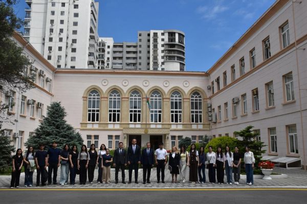 “İnsan Hüquqları Aylığı” çərçivəsində hüquq fakültəsinin tələbələri ilə görüş keçirilib