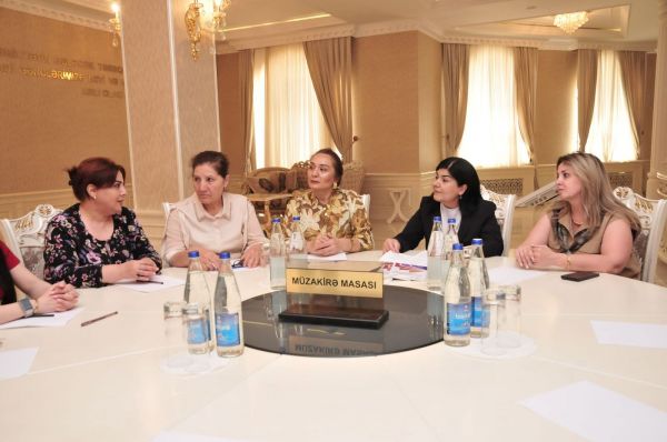 Abşeronda “Qadınların şəhərsalmada rolu” mövzusunda dəyirmi masa keçirilib