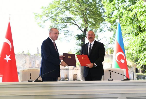 Azərbaycan və Türkiyə regionun təhlükəsizliyinin aparıcı qüvvələrindən biri kimi çıxış edir - ŞƏRH
