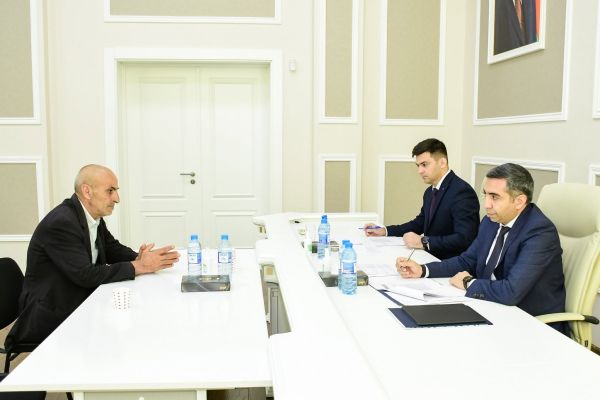 Zaur Əliyev Ağsu rayonunda vətəndaşları qəbul edib