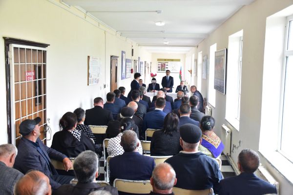 Elvin Paşayev Şıxlar kəndində səyyar qəbul keçirib