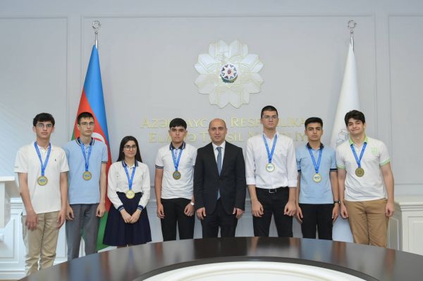Elm və təhsil naziri Respublika Fənn Olimpiadalarının ən yüksək nəticə göstərən qalibləri ilə görüşüb