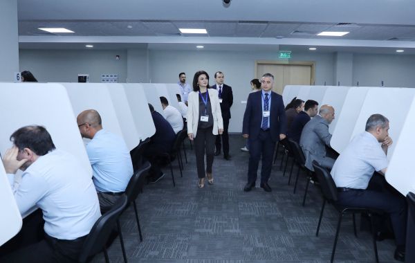 Hakimliyə namizədlərlə test imtahanı keçirilib