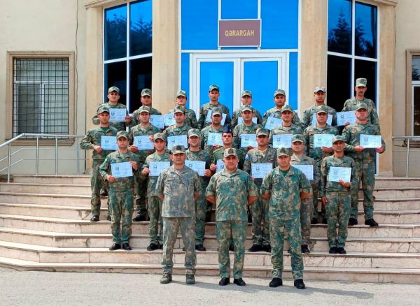 İriçaplı pulemyot heyətinin hazırlıq kursunun buraxılış mərasimi keçirilib