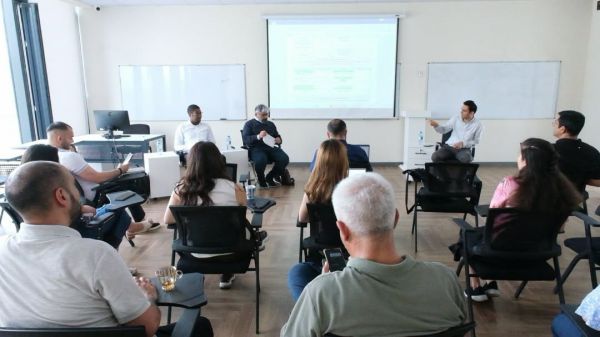 Qarabağ Universitetində ilk dəfə tədris olunacaq Biznesin İdarə Edilməsi ixtisası Exeter Universiteti ilə birgə hazırlanıb
