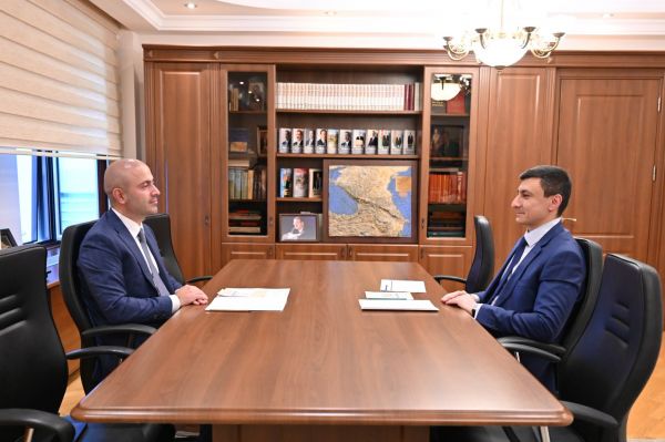 Fərid Hacıyev “Yüksəliş” müsabiqəsinin qalibləri ilə görüşüb