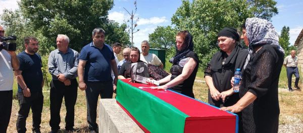 Otuz üç il əvvəl şəhidlik zirvəsinə ucalan döyüşçü Xaçmazda dəfn olunub