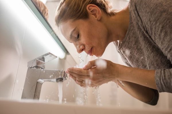 Dermatoloq üz dərisini təmizləməyin əsas qaydalarını açıqladı