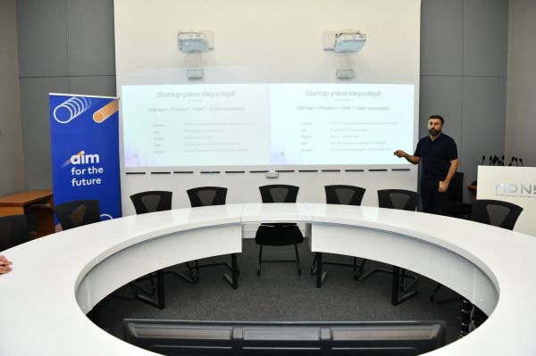 ADNSU-da tələbələr üçün “Gəlir modeli və maliyyə planlaşdırması” mövzusunda təlim keçirilib
