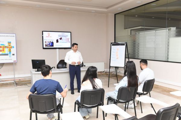 ADNSU tələbələri üçün effektiv əməkdaşlığın formalaşdırılması məqsədilə seminar keçirilib
