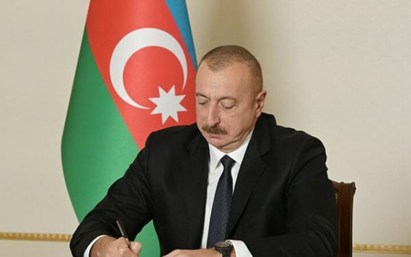 Bir qrup diplomata diplomatik rütbələr verilib