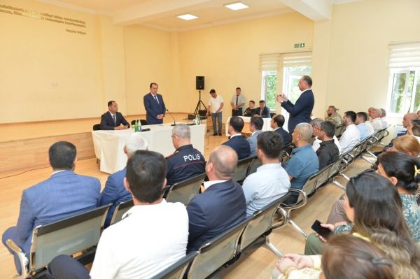 Taleh Qaraşov Viravul kəndinin sakinlərinin qayğı və problemlərini dinləyib