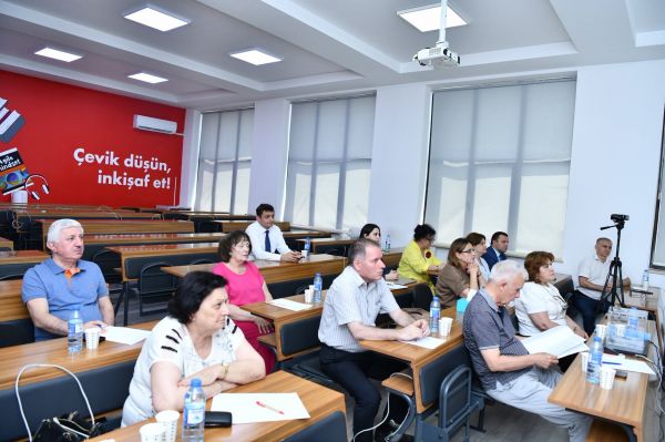 ADNSU-nun çinli doktorantının dissertasiya işinin elmi seminarı uğurla keçirilib