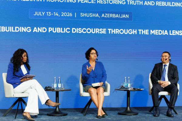 “Media obyektivində sülh quruculuğu və ictimai diskurs” mövzusunda ilk panel müzakirə