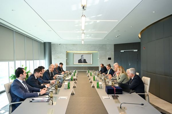 İqtisadiyyat Nazirliyində “Limak Group”un fəxri prezidenti ilə görüş keçirilib