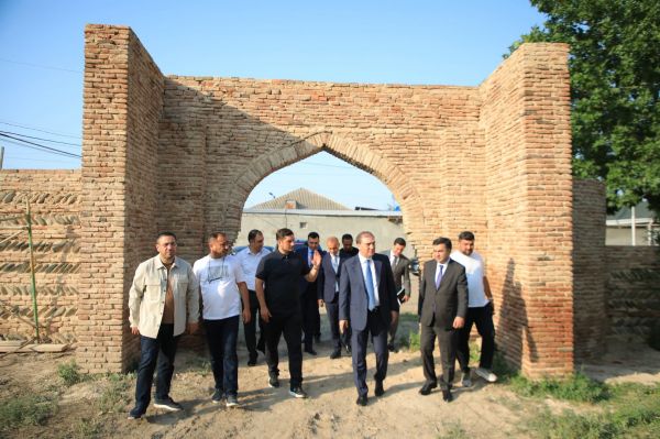Niyazi Bayramov şəhərdə yenidənqurma işləri aparılan bir sıra ərazilərə baxış keçirib