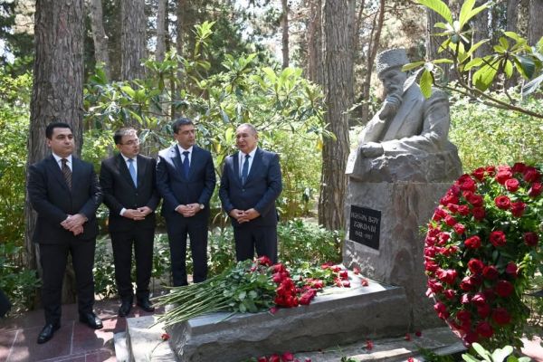 Həsən bəy Zərdabinin məzarı ziyarət edilib