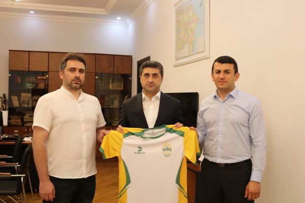 Futbolun İnkişaf Fondunun nümayəndələri Elvin Paşayevlə görüşüb