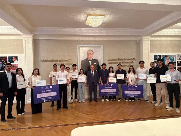Rektor “IT SkillSprint” təhsil proqramının qalibi olan AzTU tələbələri ilə görüşüb