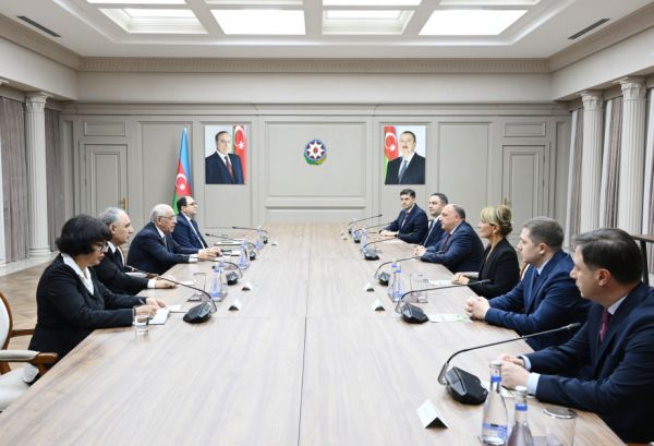 Baş nazir Əli Əsədov Gürcüstanın Baş prokuroru ilə görüşüb