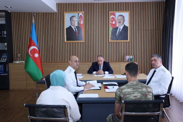Baş prokuror vətəndaşları qəbul edib
