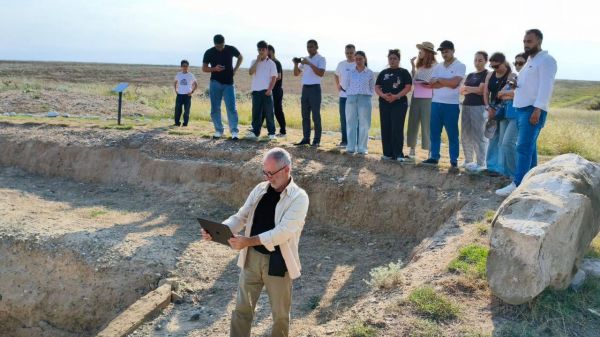 “Rəqəmsal memarlıq təsvirləri və sənədləşdirmə üsulları” mövzusunda təlim