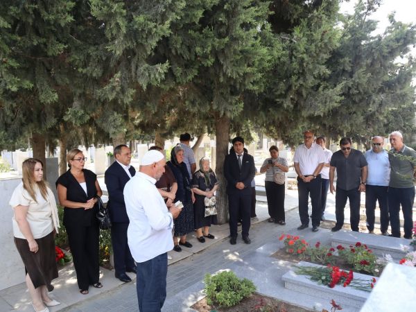 Şəhid baş leytenant Mirzə Novruzovun məzarı ziyarət olunub