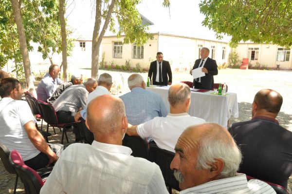 Çaylı kəndində fermer və mülkiyyətçilərlə görüş keçirilib