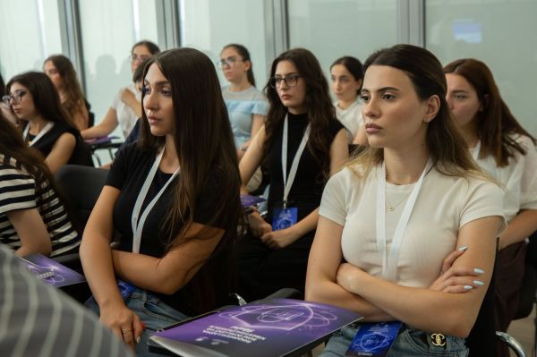 “Rəqəmsallaşma, Süni İntellekt və Kibertəhlükəsizlik” təlimləri davam edir