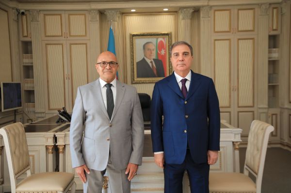 Niyazi Bayramov “BakuBus” MMC-nin Gəncə Avtoparkına yeni təyin olunmuş rəhbəri ilə görüşüb