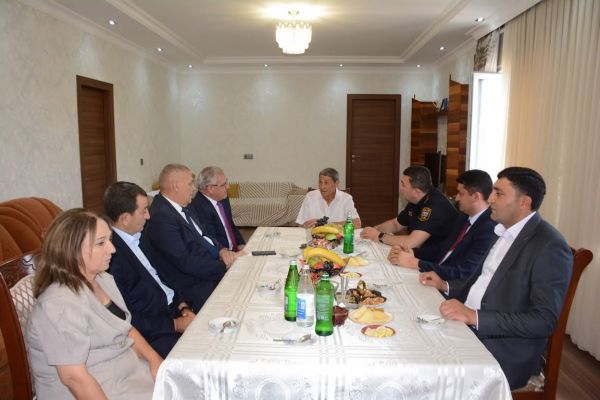 Müstəqim Məmmədov Dəmirçilər kəndində kənd ağsaqqalı Zəqəm Ağayevi evində ziyarət edib