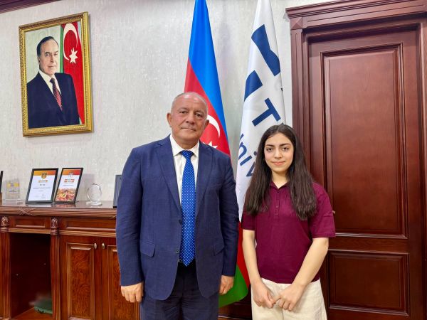Rektor AzTU-ya yüksək balla qəbul olunan tələbə ilə görüşüb
