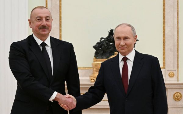Putin Əliyevə zəng etdi