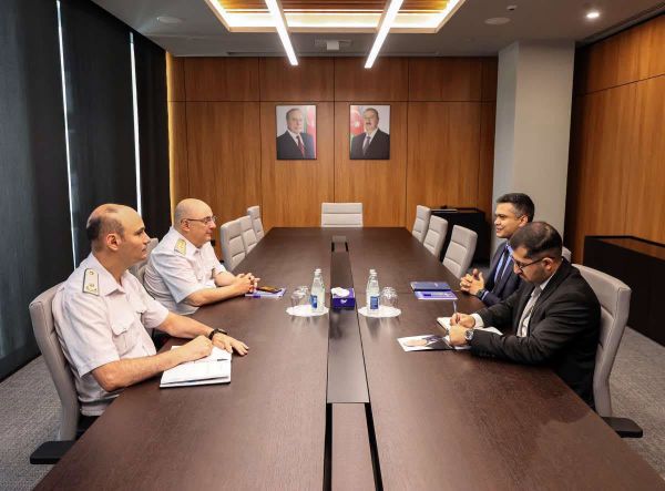 Dövlət Gömrük Komitəsinin sədri “Yüksəliş” müsabiqəsinin qalibləri ilə görüşüb