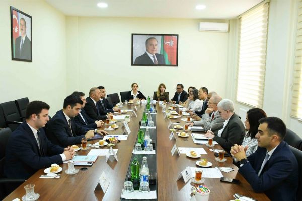 Asiya İnkişaf Bankının Direktorlar Şurasının üzvləri ADAU-da olublar