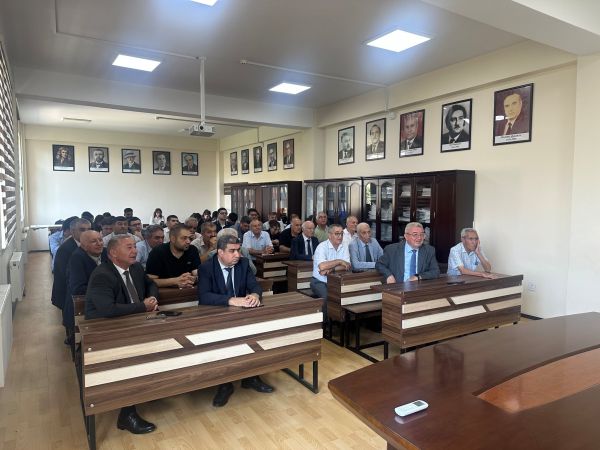 Türkiyənin Koç Universitetinin professoru BDU-da məruzə edib